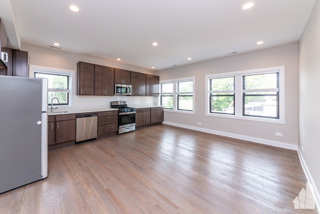 3405 W Fullerton Ave in Chicago, IL - Building Photo
