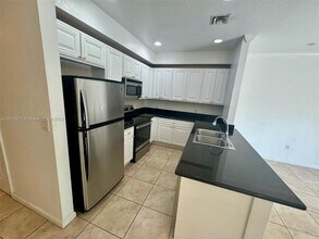 35 SE 3rd Ave in Hallandale Beach, FL - Building Photo - Building Photo