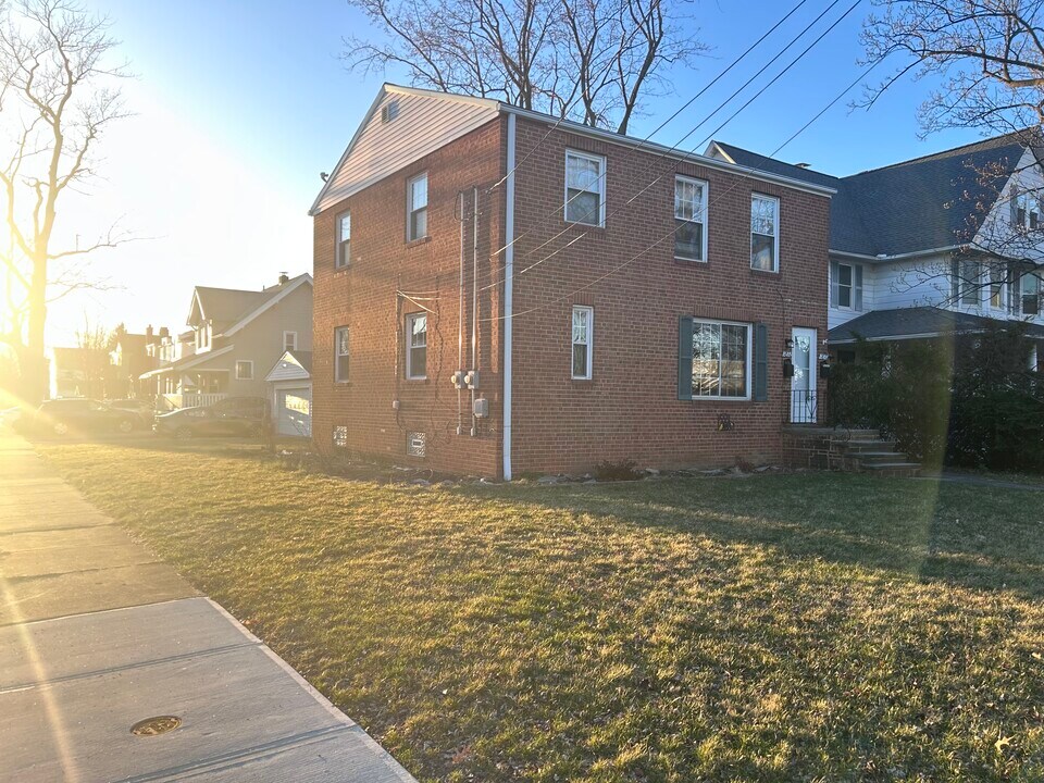 1870 Wooster Rd, Unit Lower in Rocky River, OH - Building Photo