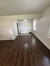 1921 Falcon Dr in St. Louis, MO - Building Photo - Building Photo