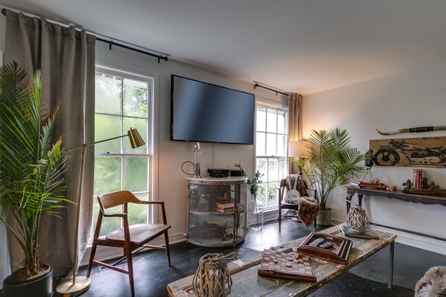 101 Carnavon Pky, Unit B in Nashville, TN - Foto de edificio - Building Photo