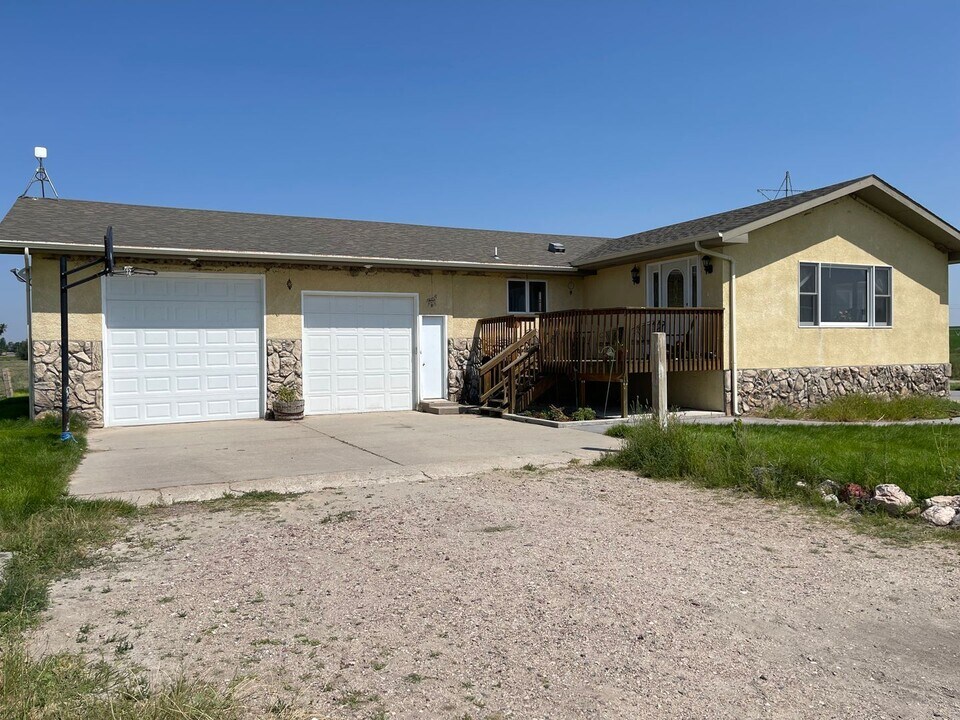130103 Co Rd B in Mitchell, NE - Building Photo
