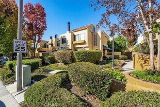 25712 Le Parc in Lake Forest, CA - Building Photo - Building Photo