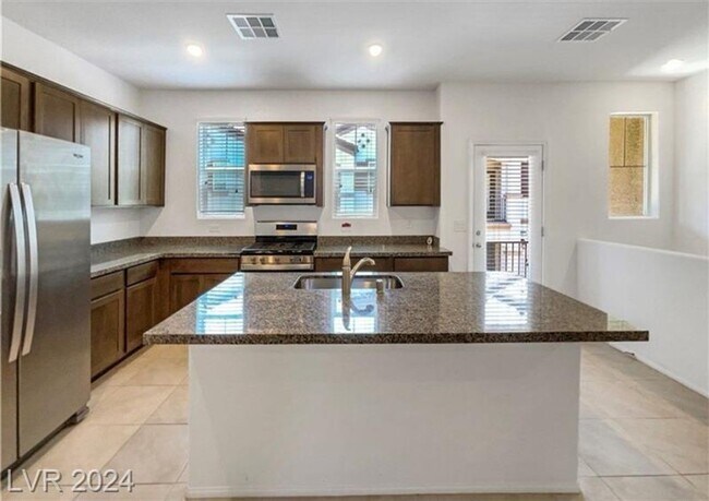 664 Anemone Ln in Henderson, NV - Building Photo - Building Photo