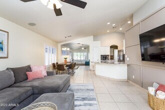 8161 W Pontiac Dr, Unit A101 in Peoria, AZ - Building Photo - Building Photo