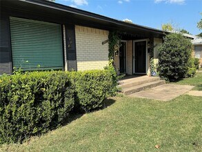 11321 Wyatt St in Dallas, TX - Building Photo - Building Photo