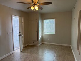 339 E 19th St in Long Beach, CA - Building Photo