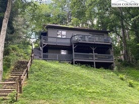 476 Ballou Mills Rd in Grassy Creek, NC - Building Photo