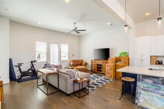 1025 Roberts St in Houston, TX - Building Photo - Building Photo