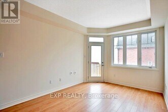 2420 Baronwood Dr in Oakville, ON - Building Photo - Building Photo