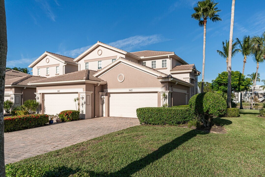 13841 Lake Mahogany Blvd in Ft. Myers, FL - Building Photo