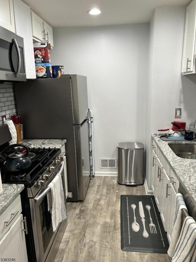 50 Yancy Dr in Newark, NJ - Building Photo - Building Photo