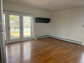 110 Bayview Ave in Northport, NY - Foto de edificio - Building Photo