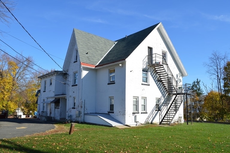 38 Wall St in Garnerville, NY - Foto de edificio