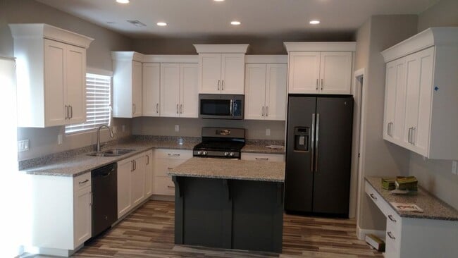2520 Blackhawk Dr in Santa Clara, UT - Foto de edificio - Building Photo