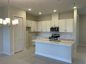 1466 Brookdale Ct in Oviedo, FL - Building Photo - Building Photo