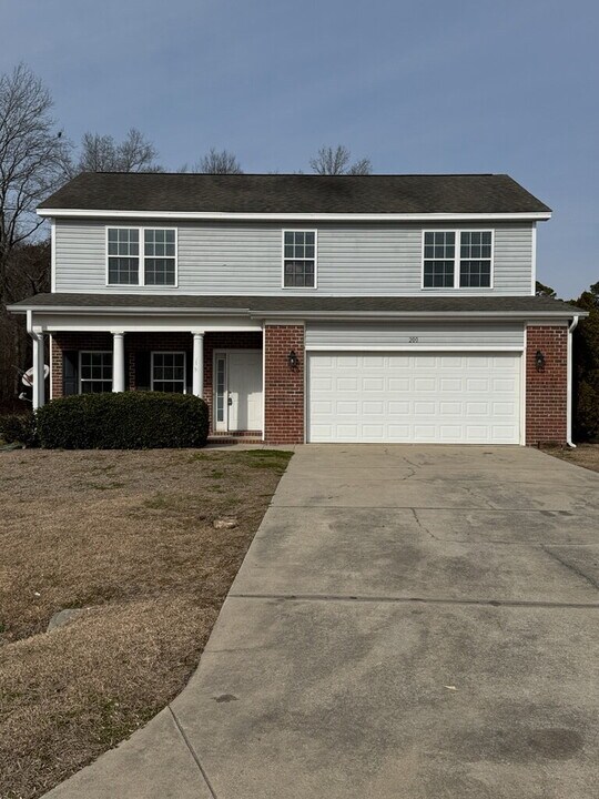 200 Bonanza Dr in Richlands, NC - Building Photo