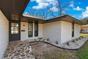100 Howard Dr in Schertz, TX - Building Photo