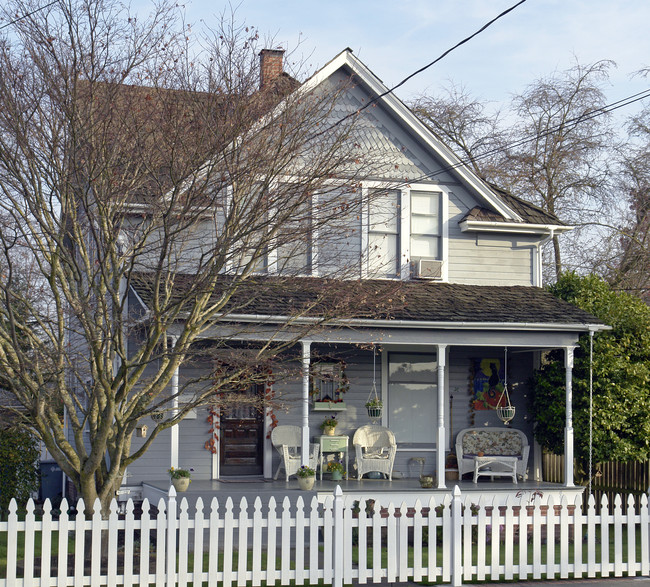 211 4th Ave NW in Puyallup, WA - Building Photo - Building Photo