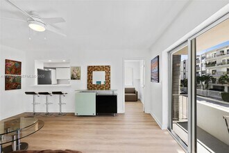 1601 Bay Rd in Miami Beach, FL - Building Photo - Building Photo