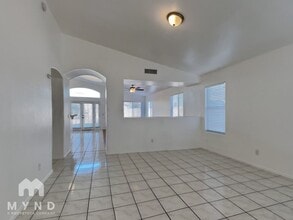 4708 N 89th Dr in Phoenix, AZ - Foto de edificio - Building Photo