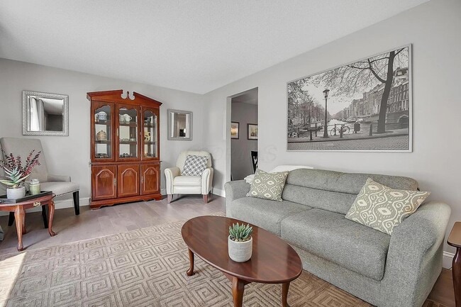 6880 Gray Gables Ln in Columbus, OH - Building Photo - Building Photo