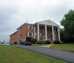 Colonial Arms in Springfield, OH - Building Photo - Building Photo