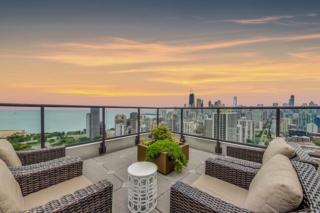 1660 N La Salle Dr, Unit 1508 in Chicago, IL - Foto de edificio - Building Photo