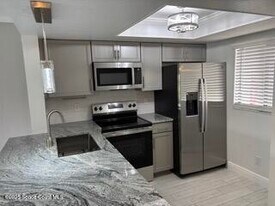 1704 University Ln in Cocoa, FL - Building Photo