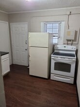 Spacious 2BR/1BA located on the west side in Indianapolis, IN - Building Photo - Building Photo
