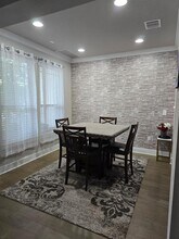 9713 McKnight Lp in Austin, TX - Foto de edificio - Building Photo