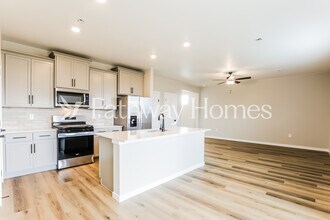 17903 E 94th Pl in Commerce City, CO - Foto de edificio - Building Photo