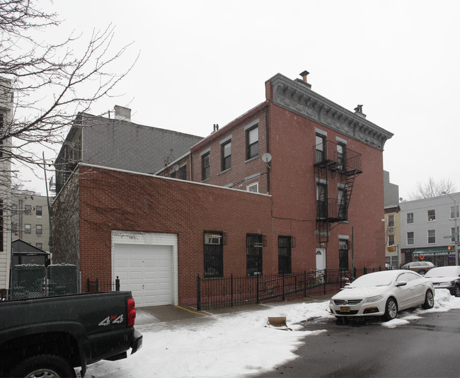 179 Franklin St in Brooklyn, NY - Foto de edificio - Building Photo