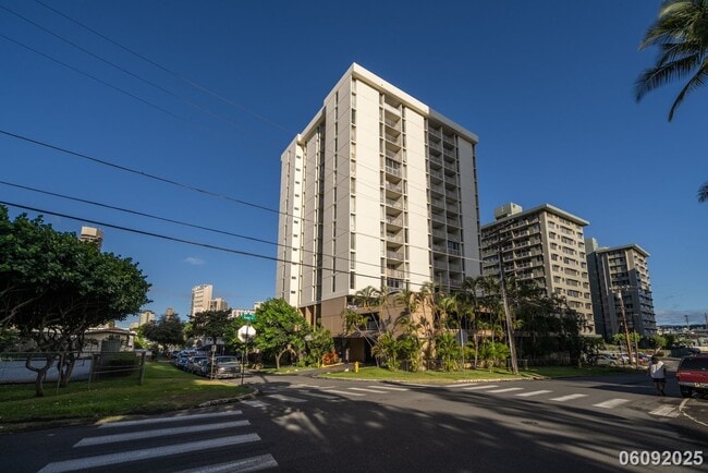 property at 2714 Kahoaloha Ln