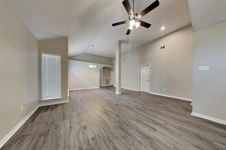 8635 Spring Green Dr in Houston, TX - Building Photo - Building Photo