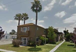 7912 Ronald Drive, Unit B in Huntington Beach, CA - Building Photo