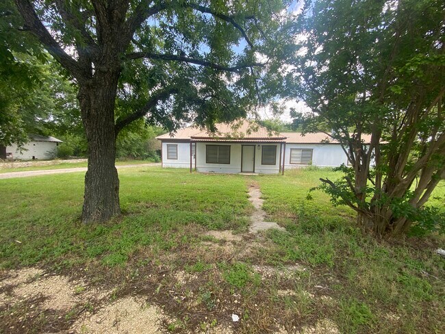 310 Hillcrest St in Hico, TX - Building Photo - Building Photo