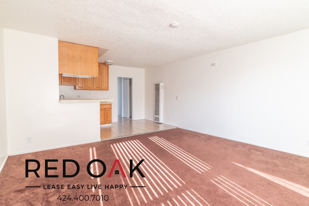 3021 N Santa Fe Ave in Compton, CA - Building Photo