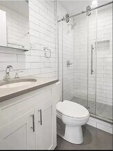 130 1st Ave in New York, NY - Foto de edificio - Building Photo