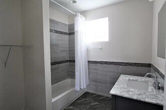 8053 S Throop St, Unit 3 in Chicago, IL - Building Photo - Building Photo