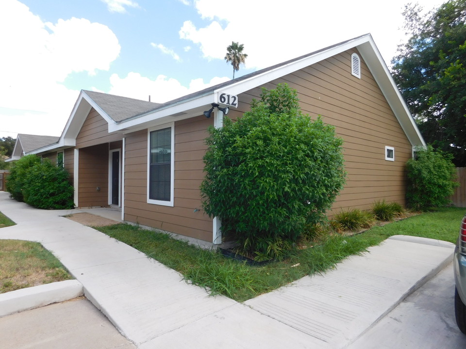 612 N Bicentennial Blvd, Unit A in McAllen, TX - Foto de edificio