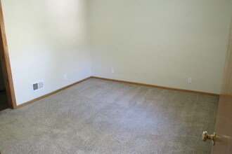 404 Wood St N-Unit -404 Wood street North Apt 2 Jordan, Mn 55352 in Jordan, MN - Building Photo - Building Photo