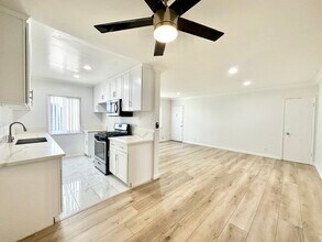 6337 Whitsett Ave in Los Angeles, CA - Building Photo - Building Photo