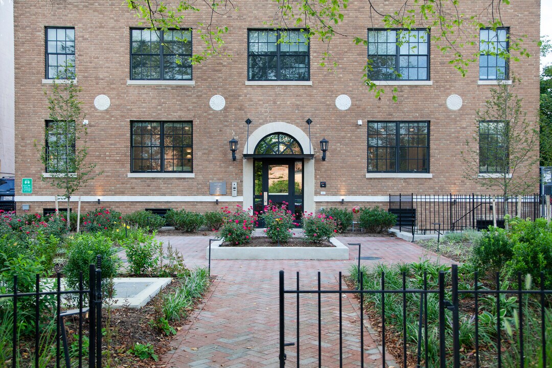 816 Potomac Ave SE in Washington, DC - Building Photo