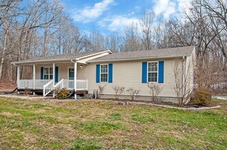 1422 Wesley Rd in Bon Aqua, TN - Building Photo - Building Photo