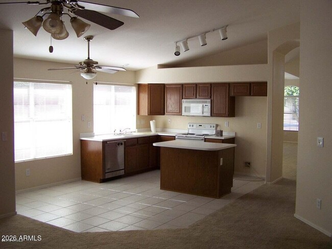 3312 E Mountain Vista Dr in Phoenix, AZ - Building Photo - Building Photo