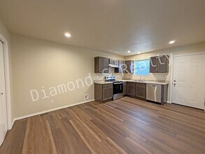 2038 N Summit Ave in Springfield, MO - Building Photo - Building Photo