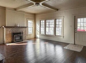 1337 W Gambrell St in Fort Worth, TX - Building Photo - Building Photo