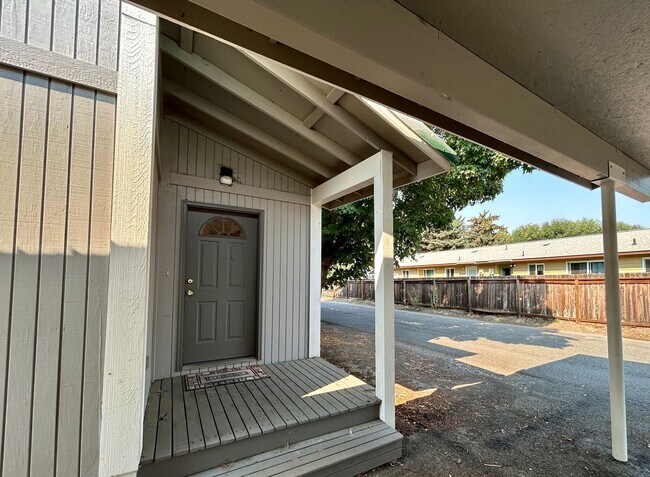 1300 N Brooklane St in Ellensburg, WA - Building Photo - Building Photo