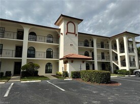 605 Augusta Blvd, Unit 14 in Naples, FL - Building Photo